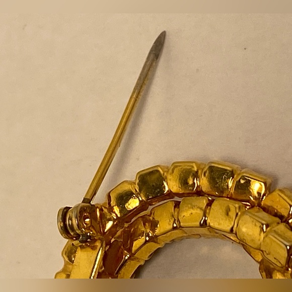 Vintage BROOCH red white and blue 
rhinestone gold Eternity stacked wreath PIN - Picture 6 of 15